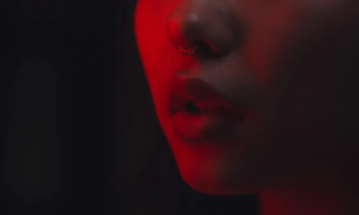 Torra läppar som spricker – orsaker & enkla lösningar